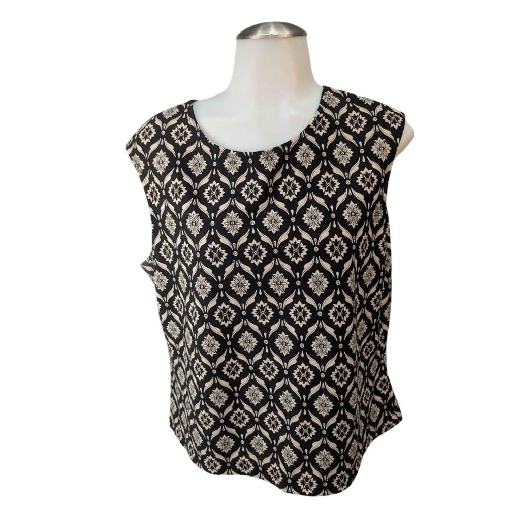 Petite Sophisticate ~ Abstract Pattern sleeveless top ~ 100% Polyester ~ Large